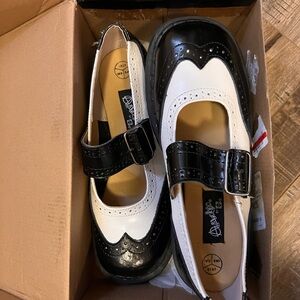 Anarchic by Tim Black and White mary Jane shows